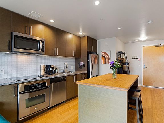 4th image of 391 Tyee Rd #405