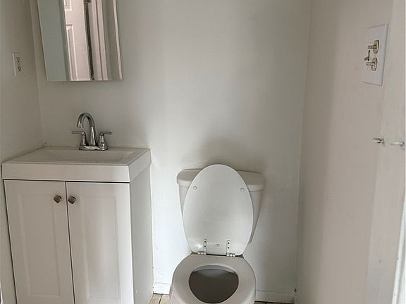 3rd image of 330 Middle St