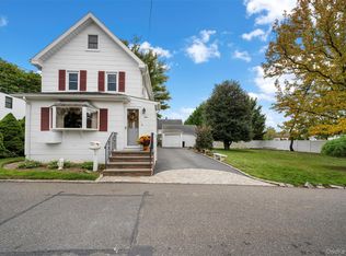 4 Elm St, Greenvale, NY 11548