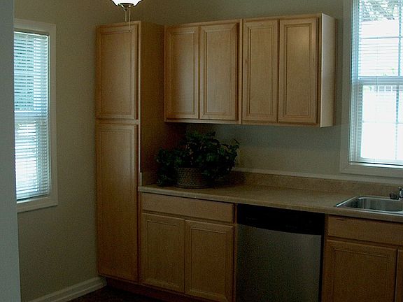 3rd image of 1315 E Cortland Ave