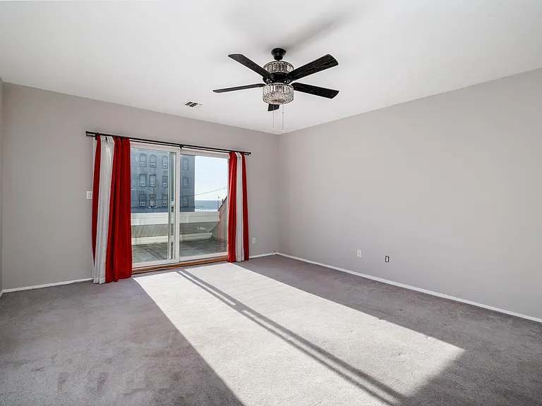 primary bedroom w/terrace