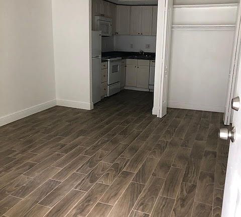 5th image of 4061 E Michigan St