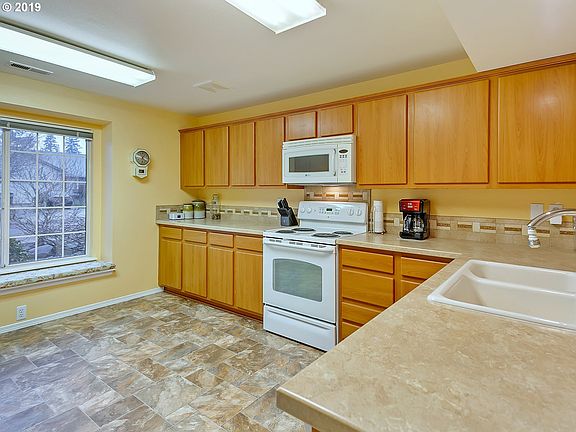 2nd image of 8304 NE 25th Pl