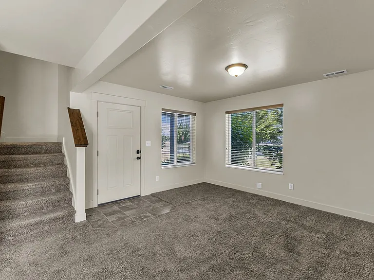 109 S 1125 W — Photo 5