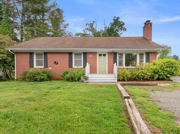 841 Glendale Rd, Galax, VA 24333