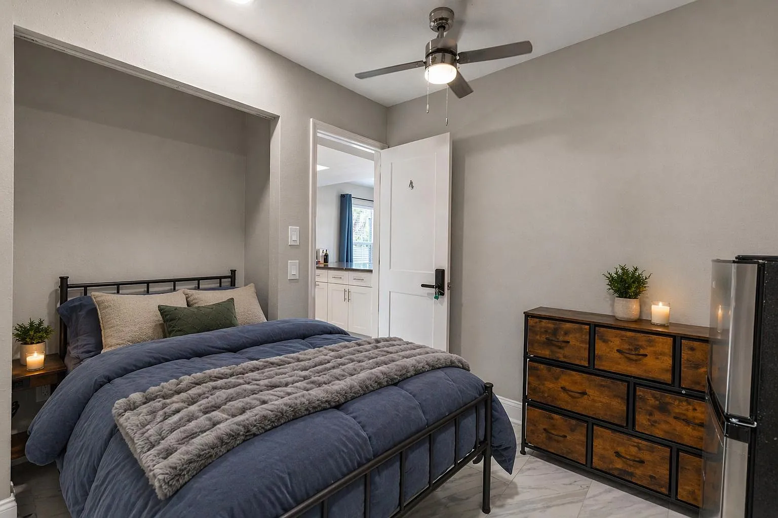 4 bed, 6.0 bath, 1481 sqft, $1,252 — Photo 1