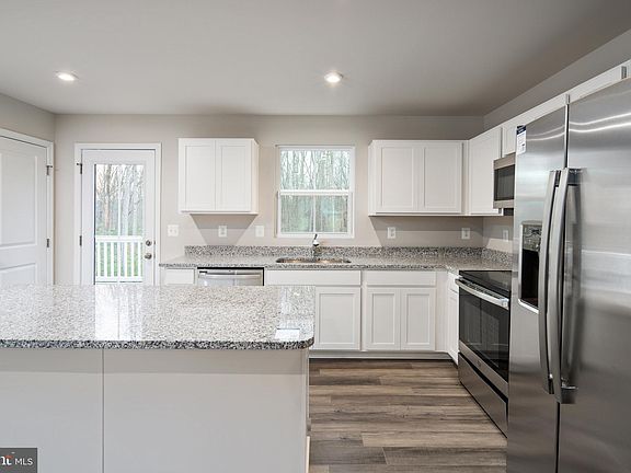 3rd image of 1800 Glenmere Rd