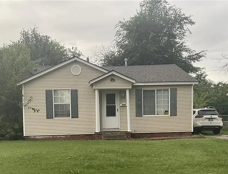 314 E Jacobs Dr — Photo 1