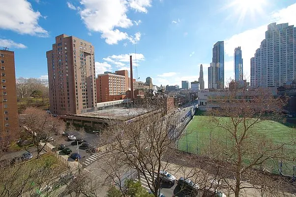 Sold by R New York | media 27