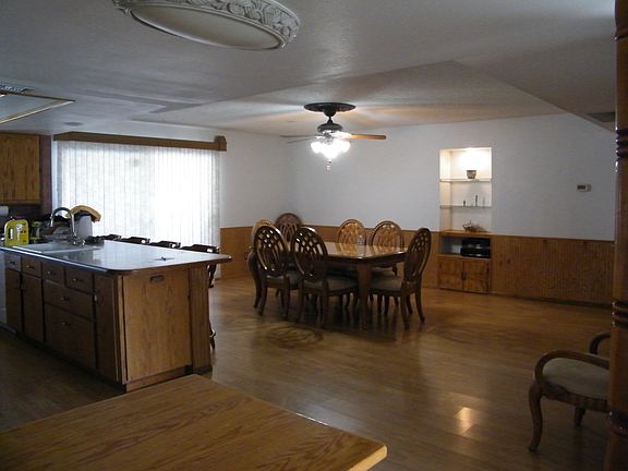 kitchen island & dinning 