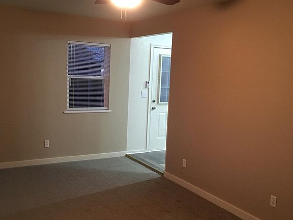 5th image of 2402 Oak Dr