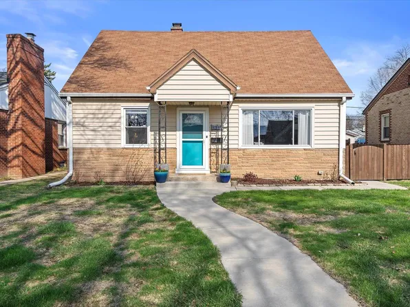 4916 North Iroquois AVENUE, Glendale, WI 53217