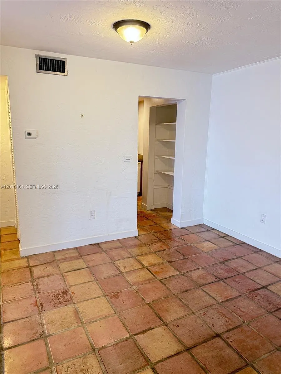 Building Photo - 1205 Mariposa Ave #301