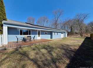 13 Woodlawn Ave, Waterford, CT 06385