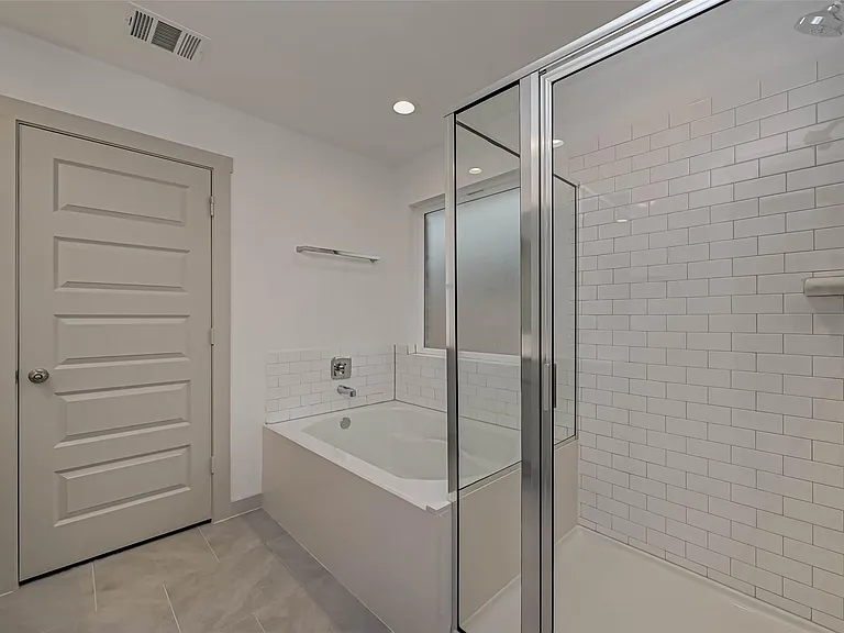 3418 Lake Landing Ln — Photo 43