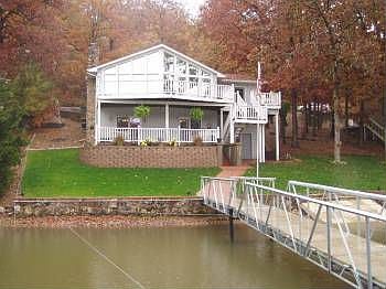 1st image of 613 Camelot Dr