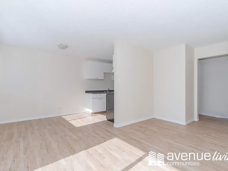 633 28th St W — Photo 40
