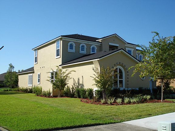 Exterior front left