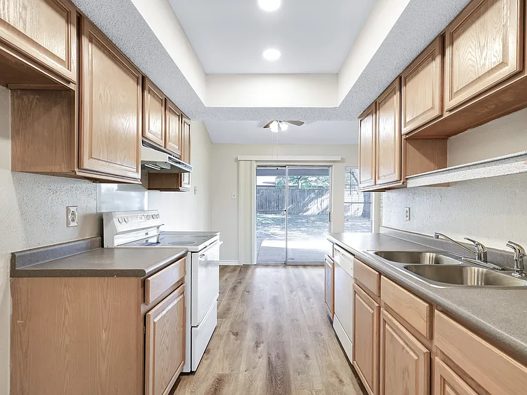 6123 Pecan Trl — Photo 7