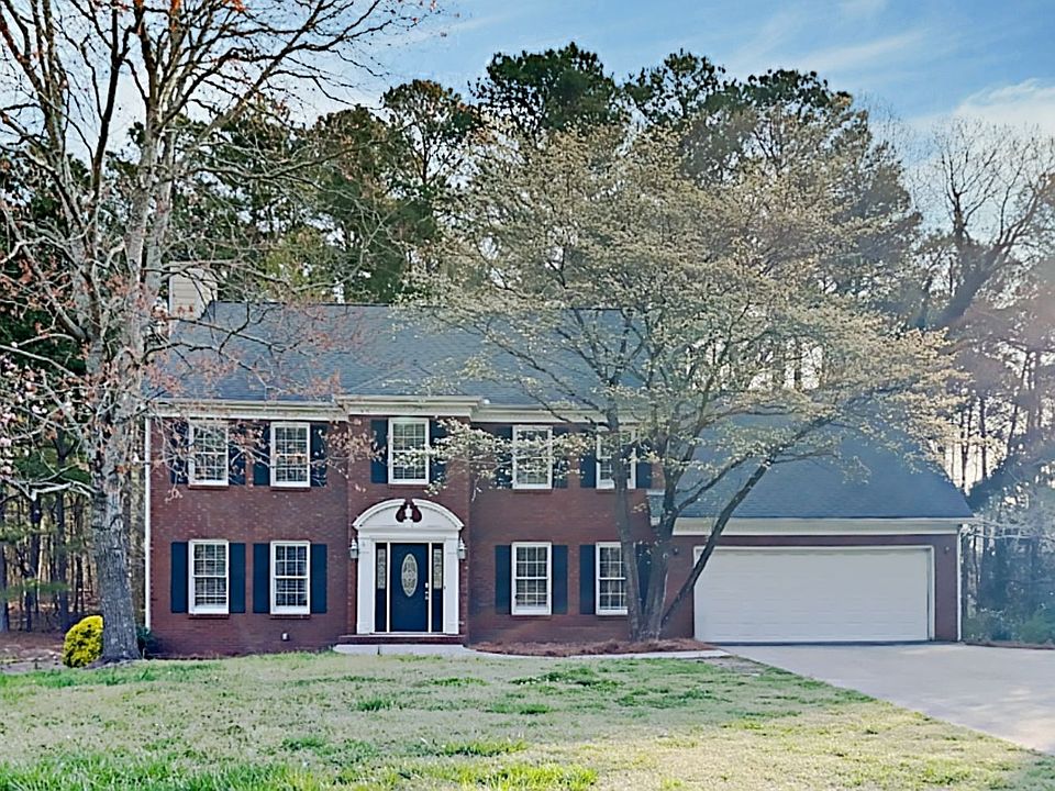 1st image of 3240 Skyland Dr