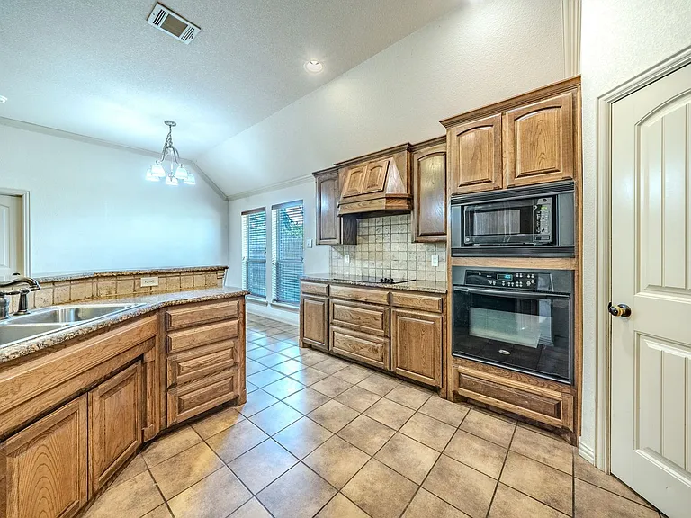 109 Chateau Dr — Photo 6