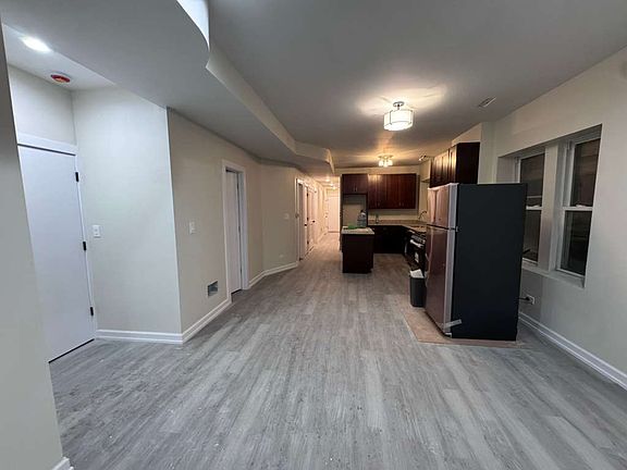 4th image of 1014 N Hamlin Ave