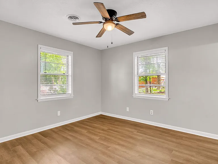 2507 Buckner Ave — Photo 8