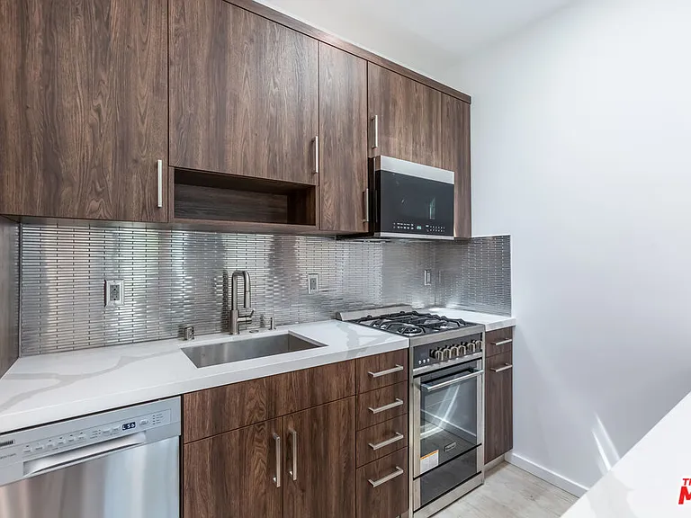 8012 Zeus Dr — Photo 10