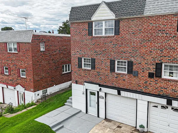 8520 Bridle Rd, Philadelphia, PA 19111