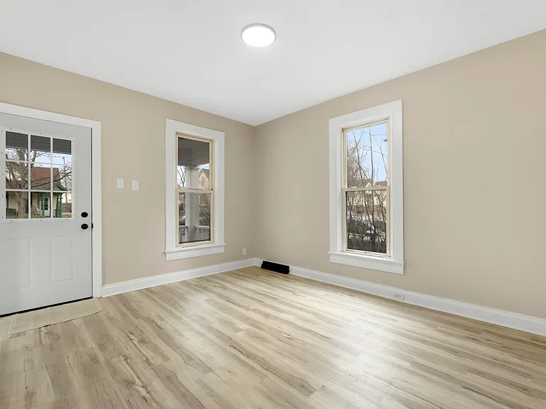 607 Kinsmoor Ave — Photo 3