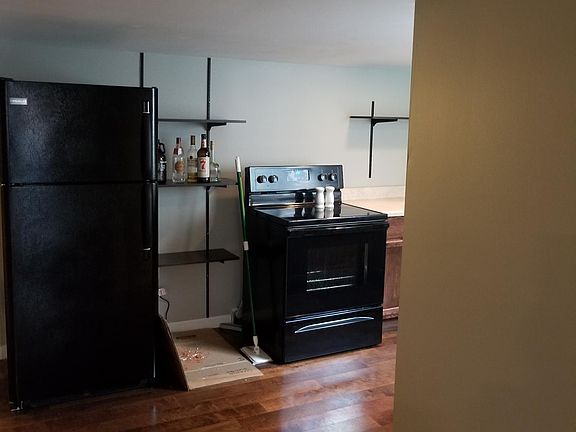 2nd image of 124 W 6th St APT D