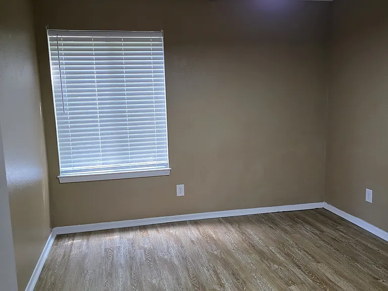 712 Seasons Pkwy — Photo 14