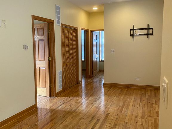 3rd image of 2142 S Washtenaw Ave #2R
