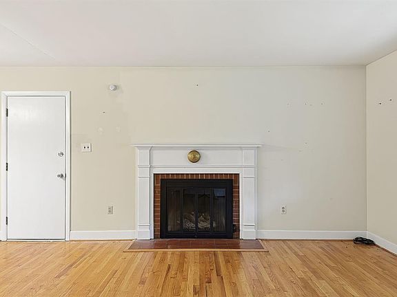 3rd image of 2044 Indian Hill Rd