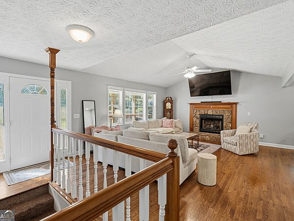 5th image of 1590 Kimberly Pl