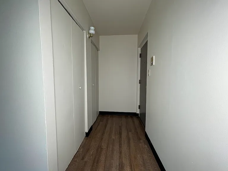 Oak Creek Apartments — Photo 22