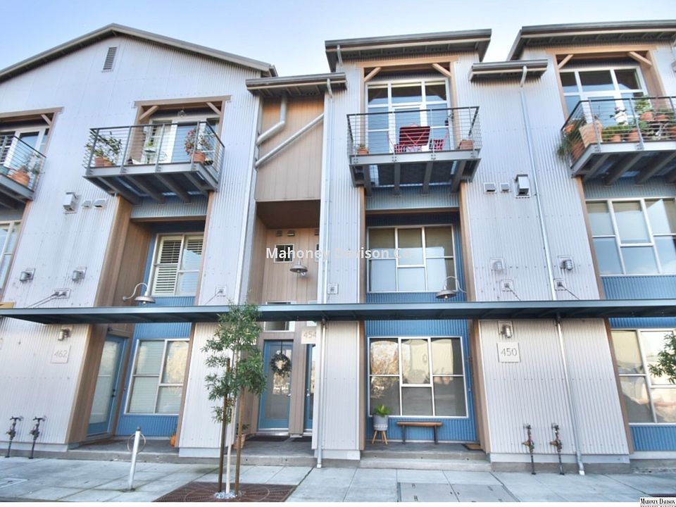 1st image of 458 1st St