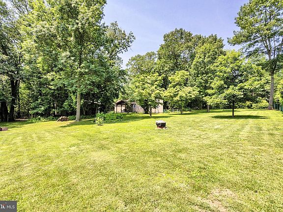 4th image of 1117 Blueberry Ln