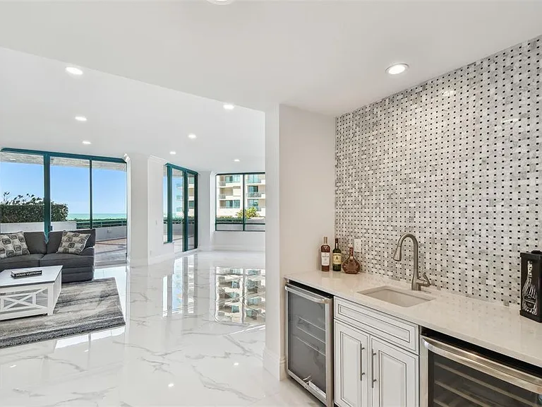 1560 Gulf Blvd #306 — Photo 3