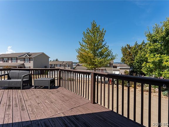 3rd image of 1117 Redbud Rd