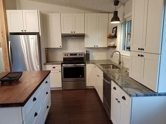 2nd image of 223 Glenhurst Ct