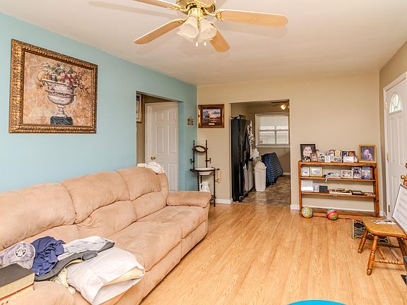 4th image of 136 Ballard St