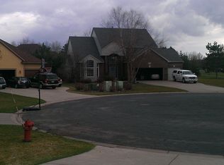 1417 Interlachen Pkwy, Woodbury, MN 55125