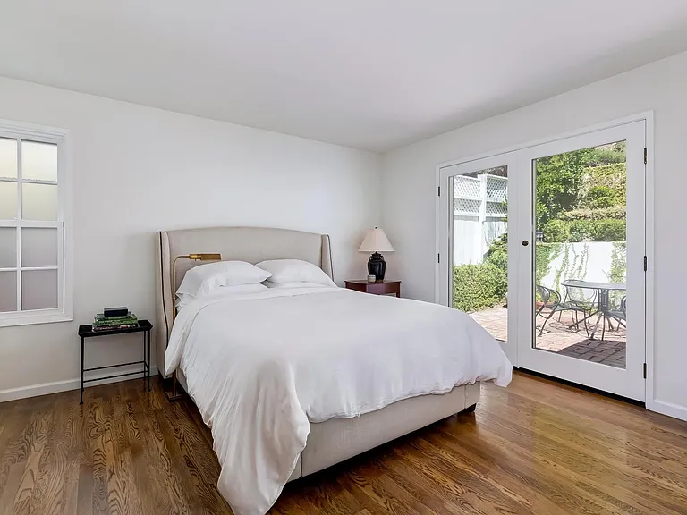 1448 N Beverly Dr — Photo 24