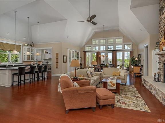 4th image of 290 Stratford Ln