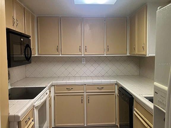 3rd image of 200 Maitland Ave APT 1