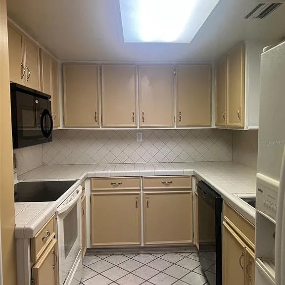 200 Maitland Ave #1 — Photo 3