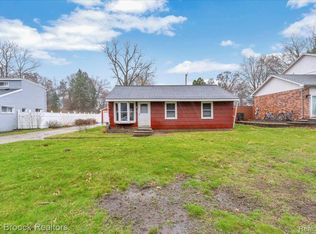 280 E Tienken Rd, Rochester Hills, MI 48306