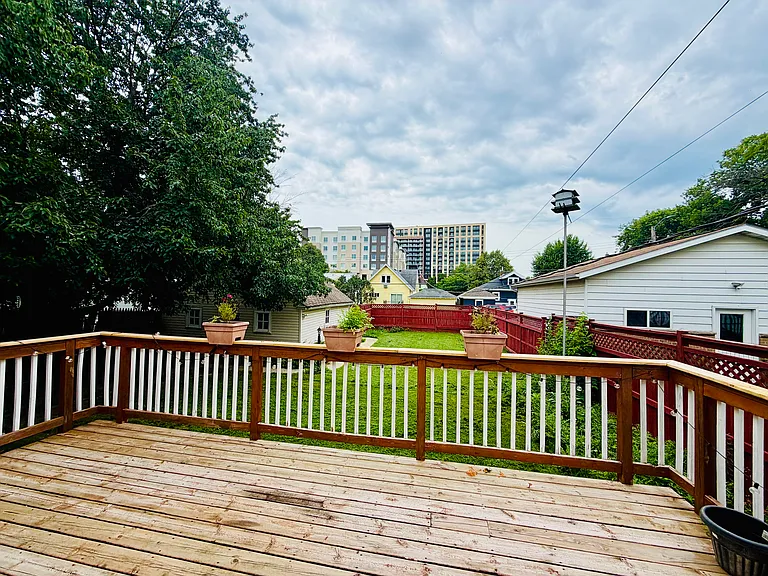 1414 Center St W — Photo 11