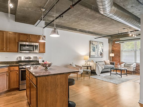 2nd image of 1740 N Maplewood Ave APT 120